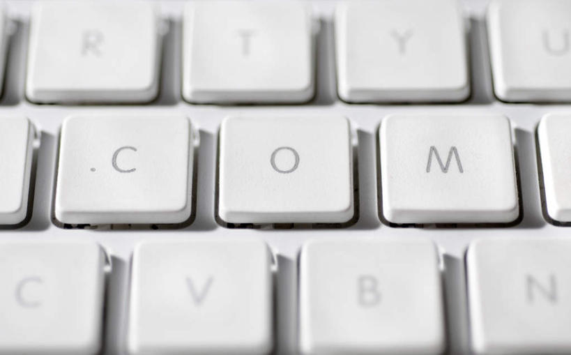 无人,横图,俯视,室内,特写,白天,电脑,显示器,鼠标,键盘,静物,网络,英文,标志,文字,字符,字母,输入设备,通讯设备,标识,白色,台式电脑,英文字母,通信设备,输出设备,彩图,高角度拍摄