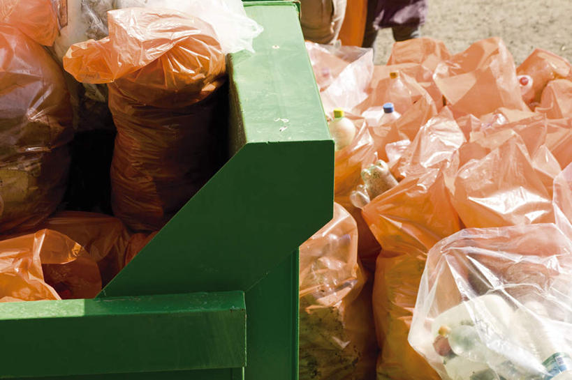 无人,横图,俯视,室外,白天,许多,环保,垃圾,黄色,肮脏,垃圾箱,垃圾袋,垃圾车,环境,回收,资源,脏,利用,低碳,循环,彩图,高角度拍摄