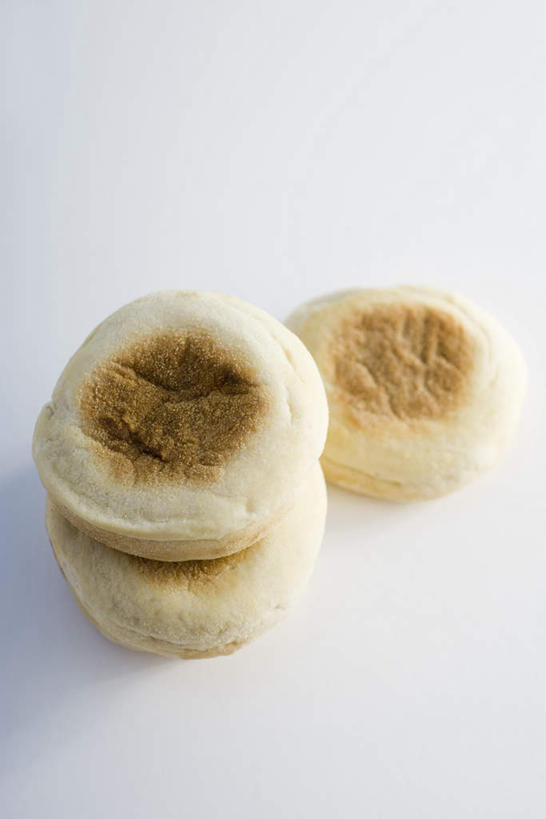 点心,无人,竖图,俯视,室内,特写,白天,白色背景,下午茶,食品,甜点,甜品,松饼,食物,糕点,三个,甜食,叠放,摄影,影棚,玛芬蛋糕,彩图,高角度拍摄,影棚拍摄,拍摄