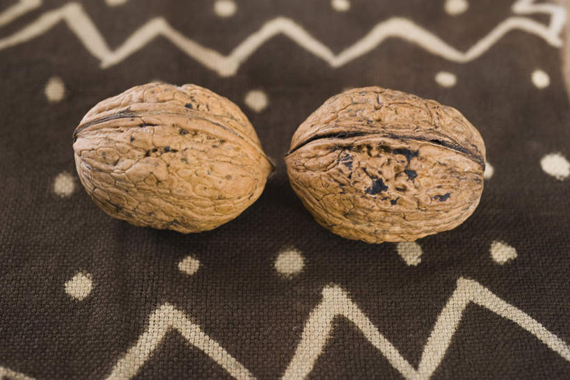 无人,横图,俯视,室内,白天,桌子,核桃,食品,坚果,果实,桌布,食物,两个,台布,干果,摄影,影棚,胡桃,羌桃,彩图,高角度拍摄,影棚拍摄,拍摄