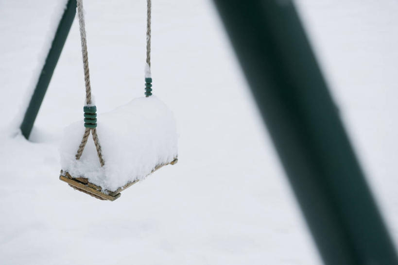 无人,横图,室外,白天,正面,旅游,度假,游戏,美景,雪,大雪,摇摆,积雪,景观,雪景,冬季,冬天,玩,娱乐,一个,自然,秋千,荡秋千,享受,休闲,景色,放松,寒冷,单个,活动,自然风光,摇晃,严寒,玩耍,嬉戏,彩图