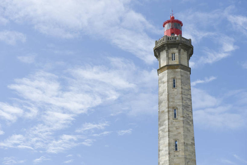 无人,横图,室外,白天,仰视,旅游,度假,美景,道路,法国,欧洲,阴影,光线,信息,影子,景观,云,云朵,灯塔,交通,云彩,方向,娱乐,蓝色,白云,蓝天,天空,阳光,自然,天,享受,休闲,景色,放松,晴朗,引导,指引,自然风光,法兰西共和国,法兰西第五共和国,航标,普瓦图.夏朗德,普瓦图.夏朗德大区,夏朗德省,晴空,彩图,低角度拍摄,导航