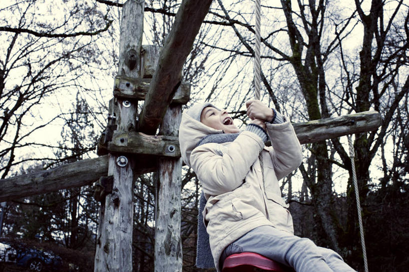 西方人,儿童,一个人,坐,横图,室外,白天,正面,纯洁,树林,植物,帽子,欧洲,欧洲人,仅一个男性,仅一个人,服装,注视,树,树木,小孩,衣服,绿色,自然,看,张嘴,仅一个小孩,温暖,棉衣,可爱,童年,童趣,服饰,生长,成长,保暖,御寒,关注,张大嘴巴,童真,烂漫,无邪,棉袄,棉帽,棉服,冬装,天真,男孩,男人,男性,白种人,孩子,张开嘴,抬头,仰头,坐着,半身,彩图,袄子,棉被服,男生