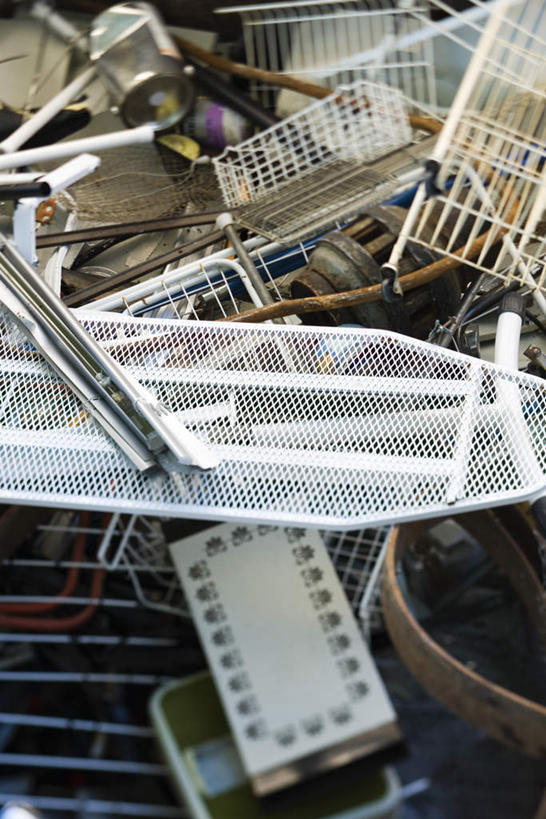 无人,竖图,俯视,室外,特写,白天,一堆,废弃,堆叠,堆积,环保,生锈,金属,堆,回收,资源,利用,低碳,循环,彩图,高角度拍摄