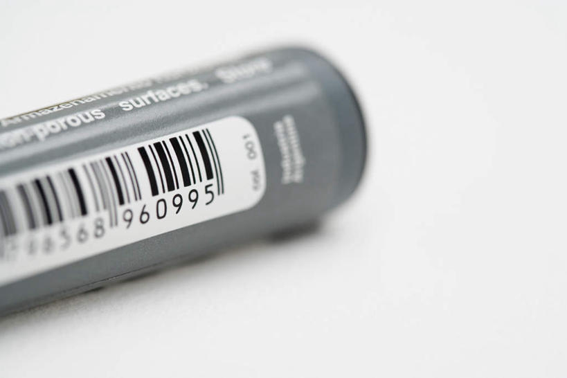 无人,横图,室外,特写,白天,白色背景,正面,餐桌,桌子,阴影,朦胧,模糊,反射,标志,文字,影子,字符,字母,标识,水笔,一只,灰色,摄影,影棚,餐台,条形码,彩图,影棚拍摄,拍摄