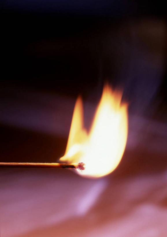 无人,竖图,室内,特写,白天,正面,热情,静物,火,朦胧,模糊,火柴,火焰,燃烧,一个,单个,洋火,火柴梗,取火工具,彩图