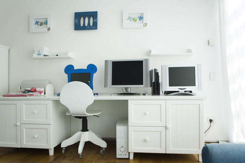 无人,家,横图,室内,特写,白天,正面,电脑,显示器,鼠标,键盘,窗户,窗帘,地板,柜子,家具,沙发,书房,装修,建筑,椅子,许多,悬挂,装饰,网络,房屋,墙,屋子,公寓,地面,古典,图画,输入设备,通讯设备,建设,装潢,洋房,楼房,木地板,玻璃窗,壁画,墙壁,墙面,住宅,一个,蓝色,白色,室内装潢,中式,台式电脑,单个,明亮,两台,舒适,家居装潢,通信设备,房屋设计,布艺沙发,室内设计,输出设备,宽敞,样板房装潢,设计,彩图,房子