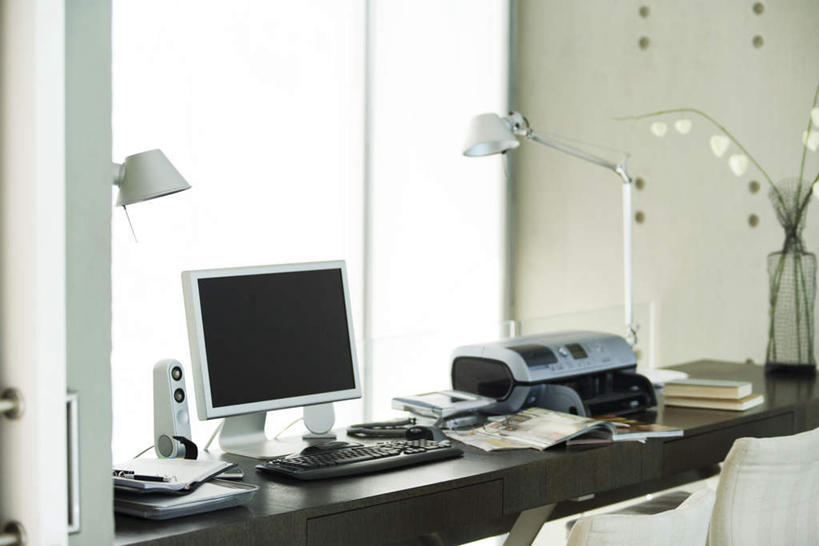 无人,家,打电话,横图,室内,特写,白天,正面,电脑,显示器,鼠标,键盘,打印机,窗户,窗帘,家具,落地窗,书房,台灯,装修,桌子,建筑,电话,照明,装饰,网络,办公桌,房屋,墙,屋子,公寓,灯光,古典,输入设备,通讯设备,建设,装潢,洋房,楼房,玻璃窗,墙壁,墙面,住宅,灯,一个,白色,话筒,灯具,室内装潢,中式,电话线,台式电脑,单个,一台,明亮,照亮,舒适,家居装潢,照明设备,通信设备,房屋设计,室内设计,输出设备,宽敞,样板房装潢,交流,设计,电话机,沟通,通话,彩图,房子