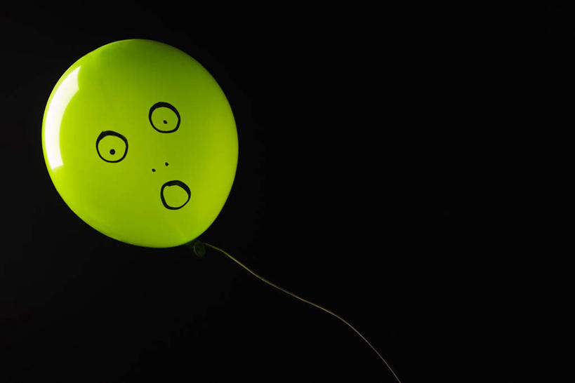 脸,头,鼻子,脸颊,无人,横图,室内,特写,白天,正面,游戏,静物,玩具,阴影,黑色背景,反射,影子,塑料,半空,玩,娱乐,一个,绿色,气球,塑料制品,张嘴,休闲,充气玩具,橡胶,益智,摄影,影棚,单个,活动,发泄,消遣,智力,张大嘴巴,橡胶制品,宣泄,头部,鼻,鼻孔,脸部,脸蛋,面部,张开嘴,玩耍,嬉戏,彩图,影棚拍摄,拍摄