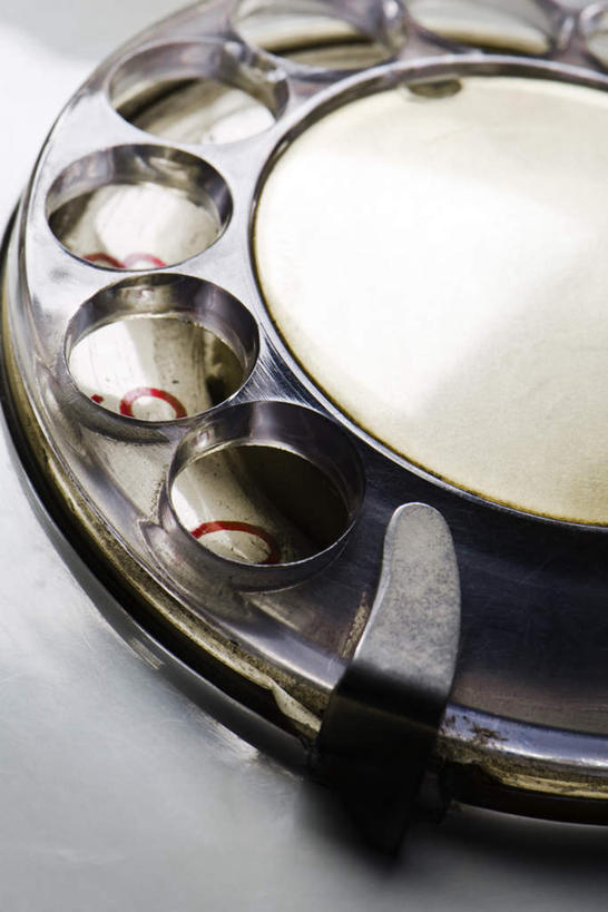 无人,打电话,竖图,俯视,室内,特写,白天,白色背景,电话,通讯设备,话筒,电话线,摄影,影棚,交流,电话机,沟通,通话,彩图,高角度拍摄,影棚拍摄,拍摄