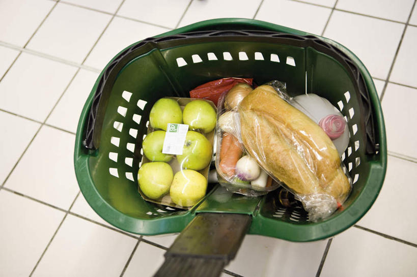 点心,面包,无人,商店,横图,俯视,室内,白天,超市,苹果,萝卜,胡萝卜,蔬菜,洋葱,水果,许多,新鲜,瓷砖,地砖,生食,食品,面点,果实,地面,购物篮,食物,糕点,一个,金融,百货,有机食品,绿色食品,单个,贸易,百货公司,圆葱,洋葱头,球葱,红萝卜,甘荀,彩图,高角度拍摄,店铺,购物商场,购物中心,商业中心,杂货店,杂货铺