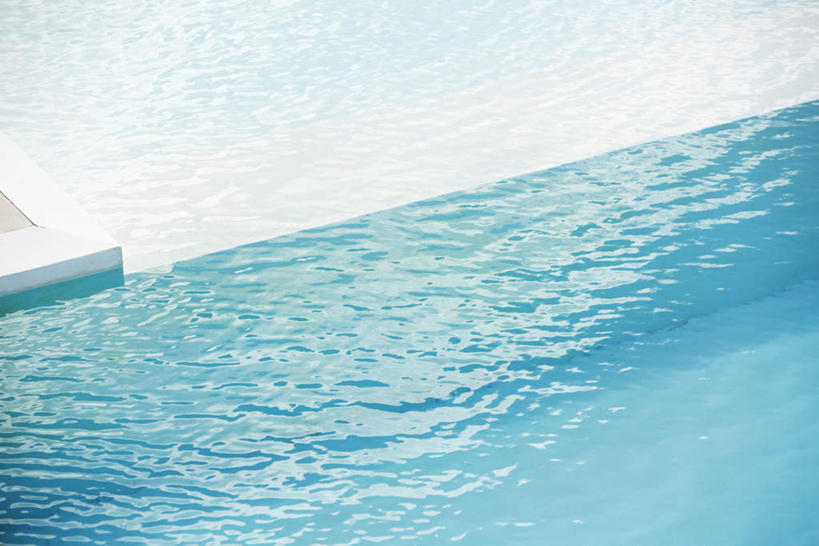 无人,游泳池,横图,室外,白天,仰视,旅游,度假,美景,水,液体,景观,水池,水滴,水面,娱乐,泳池,蓝色,自然,享受,休闲,景色,放松,游泳馆,自然风光,彩图,低角度拍摄