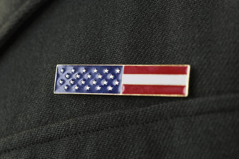 无人,横图,室内,特写,白天,正面,西装,静物,旗帜,国旗,条纹,套装,正装,职业装,一个,星形,美国国旗,单个,徽章,美国文化,旗,彩图