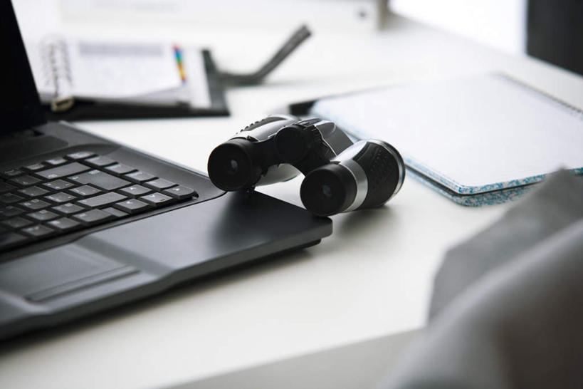 无人,横图,俯视,室内,特写,白天,电脑,笔记本电脑,桌子,静物,朦胧,模糊,网络,望远镜,办公桌,备忘录,记事本,通讯设备,一个,本子,笔记本,单个,无线,通信设备,无线网络,无线上网,便携式电脑,远视镜,瞭望镜,手提电脑,彩图,高角度拍摄,光学仪器,千里镜