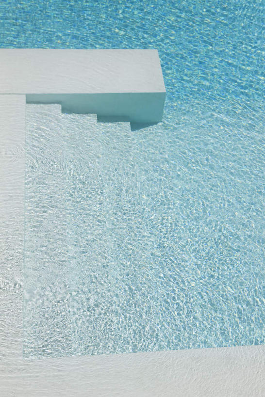 无人,游泳池,竖图,俯视,室内,白天,锻炼,旅游,度假,运动,水,楼梯,阶梯,水池,水面,娱乐,泳池,台阶,蓝色,享受,休闲,放松,游泳馆,户外运动,彩图,高角度拍摄,健身