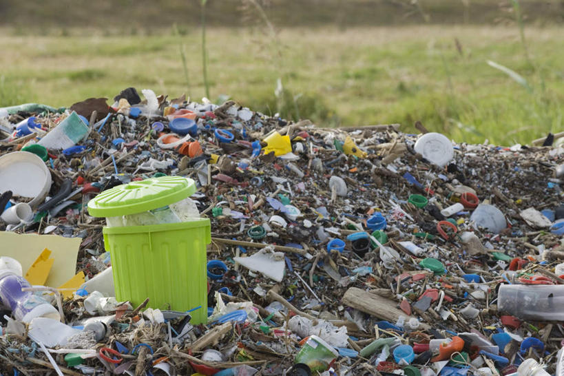 无人,横图,俯视,室外,特写,白天,静物,一堆,许多,废弃,堆叠,堆积,桶,垃圾,一个,绿色,容器,肮脏,单个,储藏,堆,塑料桶,垃圾场,储存,丢弃,邋遢,收集,龌龊,污秽,彩图,高角度拍摄,贮存