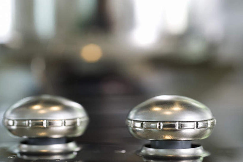 无人,横图,室内,特写,白天,正面,静物,朦胧,模糊,金属,煤气灶,灶台,开关,两个,旋钮,彩图