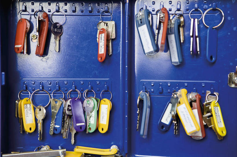 无人,横图,室内,白天,正面,安全,一排,许多,悬挂,整齐,金属,防护,钥匙,排列,保护,开启,队列,封闭,保险,私密,钥匙扣,保全,周全,安稳,安定,防盗,平安,彩图