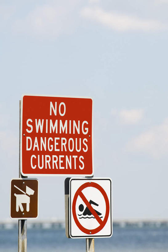 无人,竖图,室外,特写,白天,正面,标志,方形,文字,字符,字母,警告,标识,红色,白色,警示,禁止,提醒,提示,限制,危险,彩图