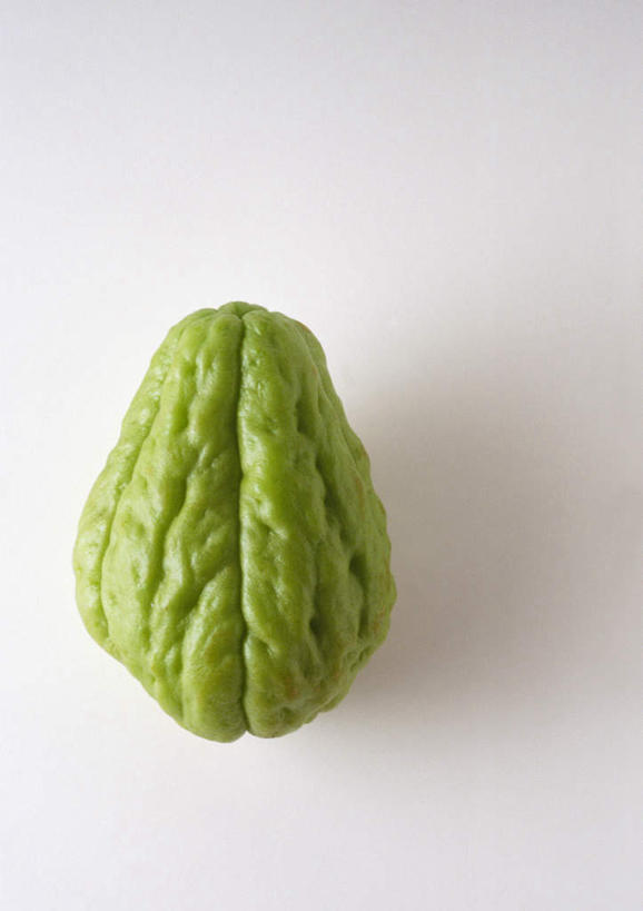 无人,餐厅,竖图,俯视,室内,特写,白天,餐桌,桌子,蔬菜,静物,新鲜,食品,佛手瓜,食物,一个,绿色,摄影,有机食品,绿色食品,影棚,单个,餐台,菜肴梨,福寿瓜,合手瓜,拳头瓜,万年瓜,洋丝瓜,彩图,高角度拍摄,影棚拍摄,拍摄,餐馆,饭店,饭馆