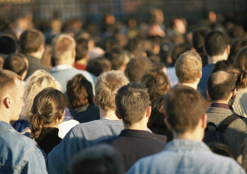 西方人,脑,站,横图,室外,白天,正面,欧洲,欧洲人,阴影,光线,影子,许多人,阳光,站着,一群人,男人,男性,年轻男性,年轻女性,女人,女性,白种人,脑部,脑子,站立,半身,彩图