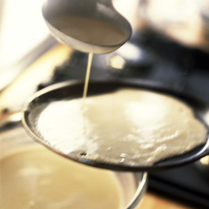 无人,方图,俯视,室内,特写,白天,烹饪,西餐,餐桌,桌子,静物,勺子,料理,食品,菜肴,美食,食物,调羹,汤匙,西式,佳肴,长柄勺,餐台,面糊,彩图,高角度拍摄