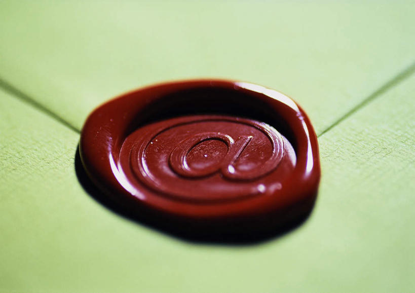 无人,横图,俯视,彩色,室内,特写,白天,通讯,数据,科技,桌面,阴影,朦胧,模糊,传输,光线,网络,信息,标志,符号,数字,文字,信封,影子,邮件,字符,圆圈,字母,褐色,标识,邮箱,一个,绿色,阳光,通信,创意,单个,蜡,高角度拍摄