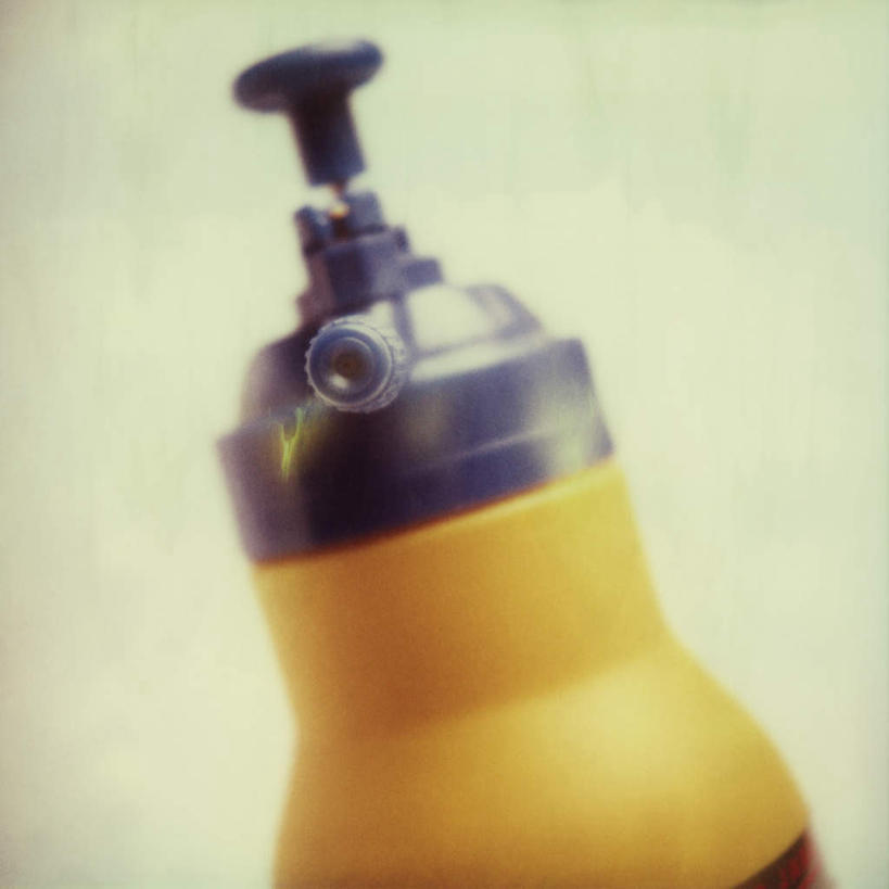 无人,方图,室内,特写,白天,白色背景,正面,农业,静物,朦胧,模糊,工具,一个,黄色,瓶子,塑料制品,塑料瓶,摄影,影棚,单个,喷头,农具,彩图,影棚拍摄,拍摄