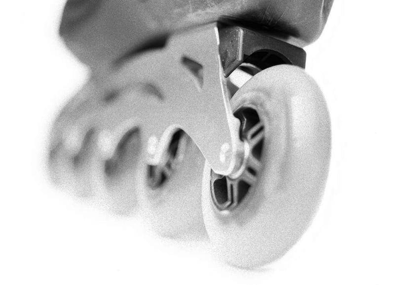 无人,横图,黑白,室内,特写,白天,白色背景,正面,鞋,锻炼,运动,滚轴溜冰,静物,鞋子,阴影,反射,光线,轮子,影子,旱冰鞋,溜冰鞋,运动器械,一个,健身器械,轮滑鞋,摄影,影棚,单个,健身器材,单排轮滑,体育,溜冰,轮滑,影棚拍摄,健身,拍摄,运动器材