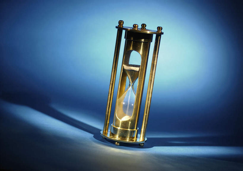 无人,横图,室内,特写,白天,正面,仪器,桌面,桌子,静物,计时器,沙漏,阴影,蓝色背景,时间,反射,光线,金属,沙子,影子,计时,一个,摄影,影棚,单个,彩图,影棚拍摄,拍摄