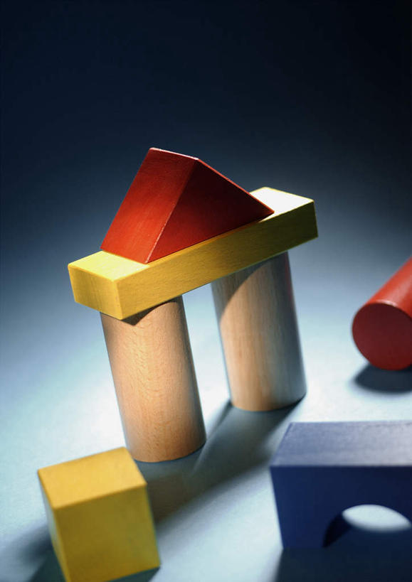 无人,竖图,俯视,室内,特写,白天,游戏,智慧,桌面,桌子,静物,玩具,许多,阴影,反射,光线,影子,玩,娱乐,木制品,休闲,积木,益智,摄影,影棚,思维,想象,玩耍,嬉戏,彩图,高角度拍摄,影棚拍摄,拍摄