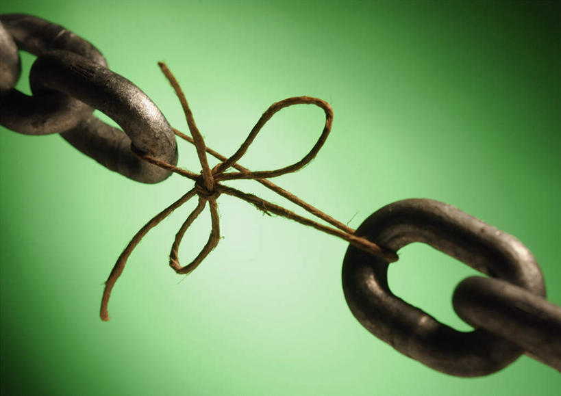 无人,横图,俯视,室内,特写,白天,静物,一根,连接,绿色背景,阴影,反射,光线,金属,影子,联系,蝴蝶结,绳子,链子,打结,系,摄影,铁链,影棚,捆绑,绳索,链条,纠缠,纠葛,彩图,高角度拍摄,影棚拍摄,拍摄