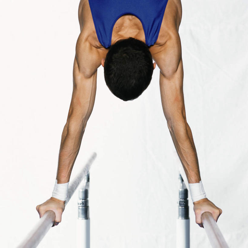 西方人,一个人,运动员,方图,室内,白天,白色背景,锻炼,运动,双杠,欧洲,欧洲人,仅一个男性,仅一个人,倒立,握,体操,半空,运动器械,仅一个年轻男性,背面,健身器械,力量,握着,摄影,影棚,支撑,悬空,健美,健身器材,体操运动员,体操服,体操运动,横杆,体育,男人,男性,年轻男性,白种人,体育运动员,运动选手,半身,彩图,影棚拍摄,健身,拍摄,运动器材