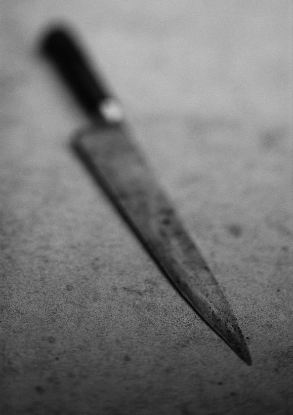无人,竖图,俯视,黑白,室内,特写,白天,静物,阴影,反射,锈,光线,影子,刀具,一个,刀,摄影,铁锈,影棚,单个,水果刀,高角度拍摄,影棚拍摄,拍摄