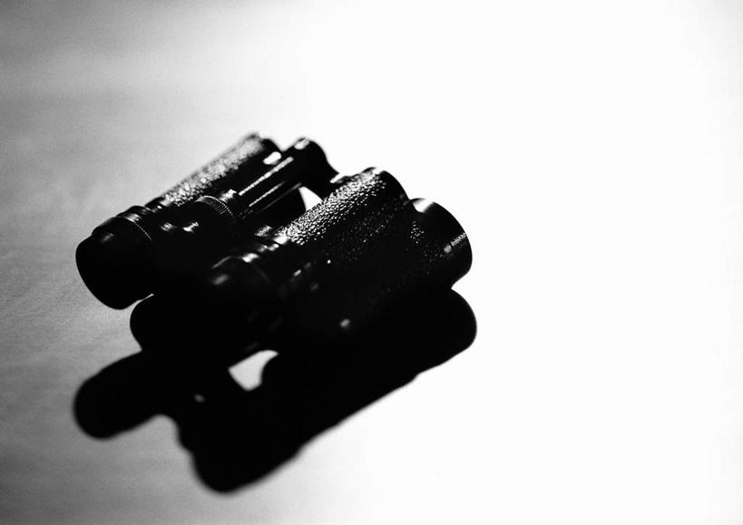 无人,横图,俯视,黑白,室内,特写,白天,科技,桌面,桌子,静物,阴影,反射,光线,科学,望远镜,影子,一个,摄影,影棚,单个,远视镜,瞭望镜,高角度拍摄,影棚拍摄,拍摄,光学仪器,千里镜