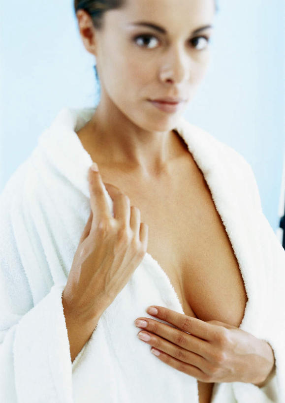 西方人,一个人,站,拉,竖图,室内,白天,正面,浴袍,欧洲,欧洲人,仅一个年轻女性,仅一个女性,仅一个人,拉扯,蓝色背景,裸露,白色,站着,遮,遮掩,摄影,影棚,整理,掩盖,遮挡,裸,遮盖,掩饰,年轻女性,女人,女性,白种人,站立,半身,彩图,影棚拍摄,汤帷子,浴衣,拍摄