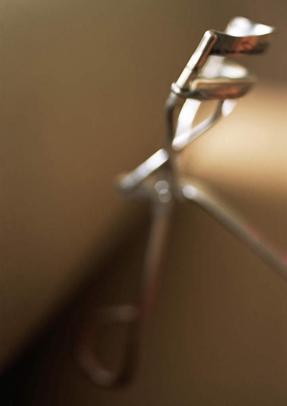 无人,竖图,俯视,室内,特写,白天,化妆,美容,时尚,静物,金属制品,护肤,朦胧,模糊,金属,一个,保养,享受,休闲,睫毛夹,放松,保健,摄影,影棚,单个,养颜,化妆工具,彩图,高角度拍摄,影棚拍摄,拍摄