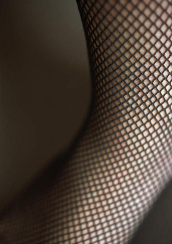 西方人,一个人,竖图,俯视,室内,特写,白天,静物,欧洲,欧洲人,仅一个年轻女性,仅一个女性,仅一个人,朦胧,模糊,袜子,一个,摄影,影棚,单个,丝袜,长筒袜,年轻女性,女人,女性,白种人,半身,彩图,高角度拍摄,影棚拍摄,拍摄