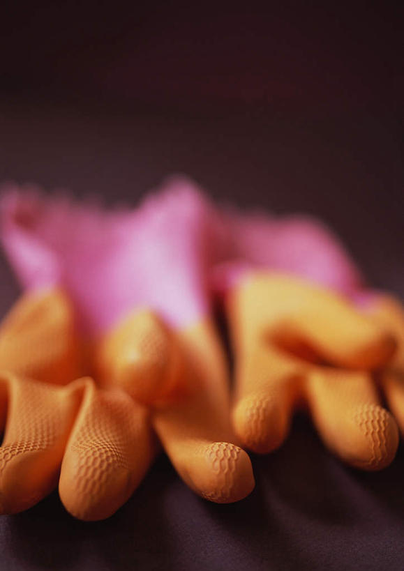 无人,竖图,俯视,室内,特写,白天,静物,一副,朦胧,模糊,黄色,手套,清洁,橡胶,摄影,影棚,卫生,保洁,橡胶手套,橡胶制品,彩图,高角度拍摄,影棚拍摄,拍摄