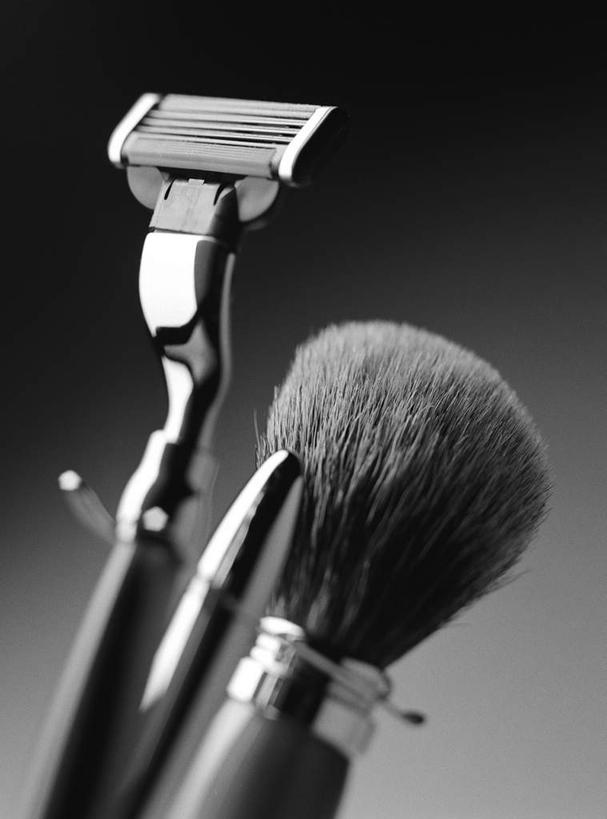 无人,竖图,黑白,室内,特写,白天,正面,化妆,美容,静物,一把,护肤,灰色背景,朦胧,模糊,剃须刀,一个,化妆刷,刷子,保养,享受,休闲,放松,保健,摄影,影棚,单个,刮胡刀,美容工具,养颜,彩妆刷,化妆工具,蜜粉刷,影棚拍摄,拍摄