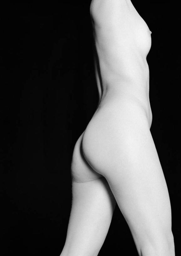 西方人,胸,腹部,臀部,腿部,腿,一个人,站,竖图,黑白,室内,白天,侧面,性感,欧洲,欧洲人,仅一个年轻女性,仅一个女性,仅一个人,黑色背景,裸露,站着,摄影,影棚,赤裸,裸,年轻女性,女人,女性,白种人,腹,肚子,屁股,胸部,站立,半身,影棚拍摄,拍摄