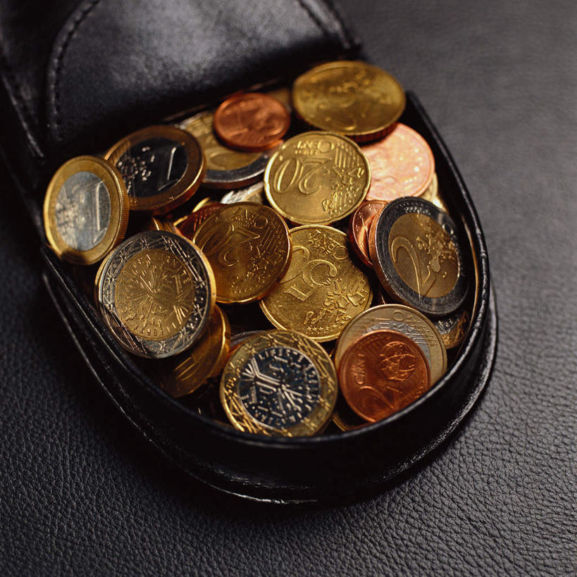 无人,方图,俯视,室内,特写,白天,钱,静物,阴影,反射,钱币,影子,纸盒,欧元,盒子,包装盒,金融,经济,流通,贸易,货币,现金,硬币,彩图,高角度拍摄