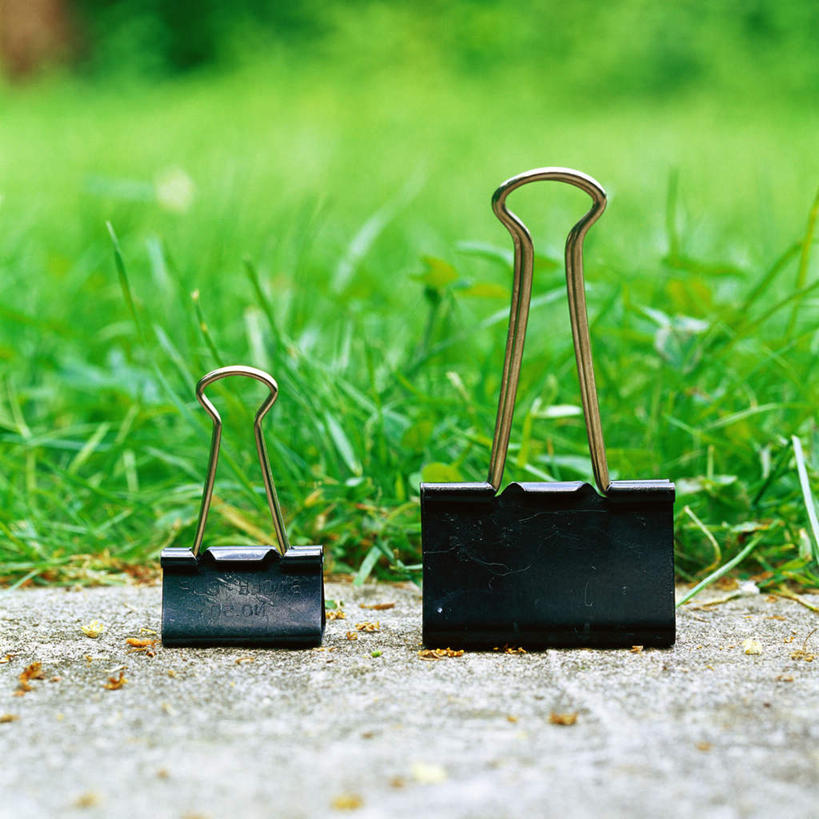 无人,方图,室外,特写,白天,正面,草地,草坪,植物,道路,路,静物,不锈钢,朦胧,模糊,不锈钢制品,小路,交通,草,两个,绿色,黑色,夹子,彩图