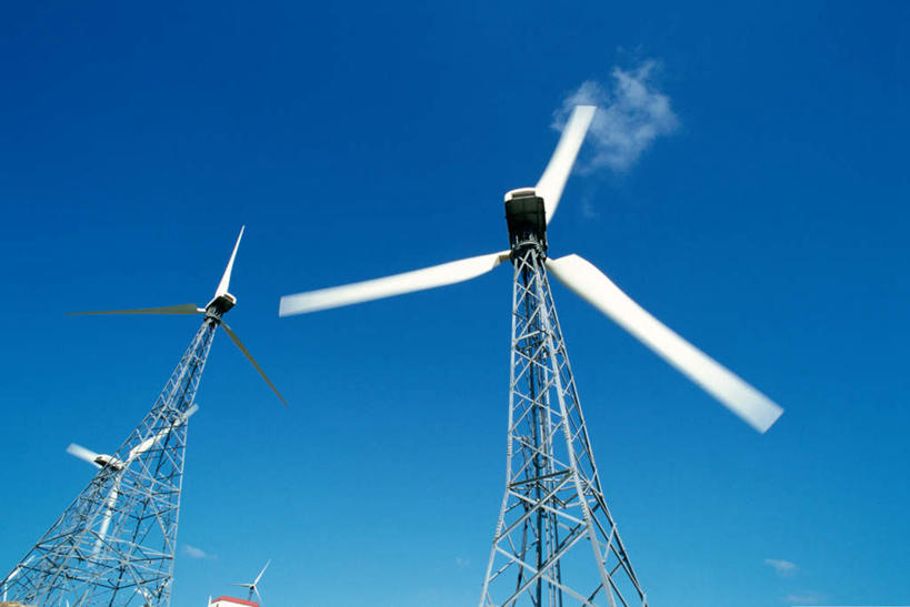 无人,横图,室外,白天,仰视,风力发电机,风车,环保,电力,云,云朵,云彩,设备,蓝色,白色,白云,蓝天,天空,天,四个,发电,机械,能源,晴朗,资源,风力机,利用,低碳,风力发电,晴空,彩图,低角度拍摄