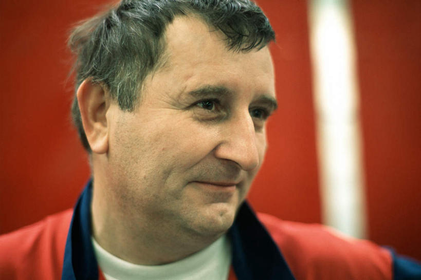 西方人,一个人,机修工,站,笑,微笑,横图,室内,白天,正面,柜子,欧洲,欧洲人,仅一个男性,仅一个人,仅一个中年男性,工人,橱柜,站着,男人,男性,中年男性,白种人,机械师,机修工人,站立,半身,彩图