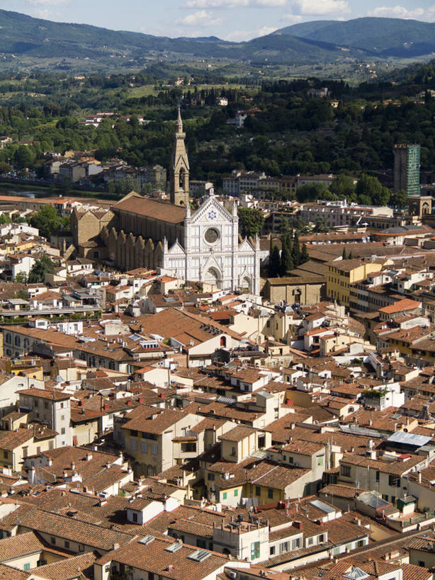 无人,家,教堂,竖图,俯视,航拍,室外,白天,旅游,度假,名胜古迹,山,山脉,树林,植物,标志建筑,地标,建筑,意大利,佛罗伦萨,欧洲,节日,遗迹,房屋,屋子,山峰,云,云朵,公寓,建筑群,山峦,云彩,古迹,文化,文物,娱乐,建设,古建筑,洋房,楼房,住宅,树,树木,蓝色,绿色,白云,蓝天,天空,自然,群山,天,祈祷,享受,休闲,健康,旅游胜地,放松,许愿,宗教,信仰,生长,晴朗,成长,纪念,祈求,托斯卡纳,鸟瞰,南欧,信念,古文明,意大利共和国,首府,圣十字教堂,百花之城,翡冷翠,托斯卡纳大区,平安,晴空,彩图,高角度拍摄,房子,大教堂,礼拜堂