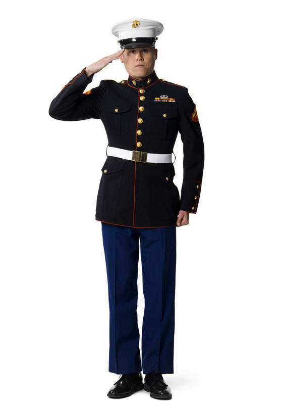 西方人,一个人,站,竖图,室内,白天,白色背景,正面,制服,帽子,欧洲,欧洲人,仅一个男性,仅一个人,注视,仅一个年轻男性,衣服,观察,看,站着,摄影,军帽,影棚,观看,军人,察看,敬礼,军装,关注,军服,海军,水师,还礼,男人,男性,年轻男性,白种人,水兵,站立,彩图,全身,影棚拍摄,拍摄