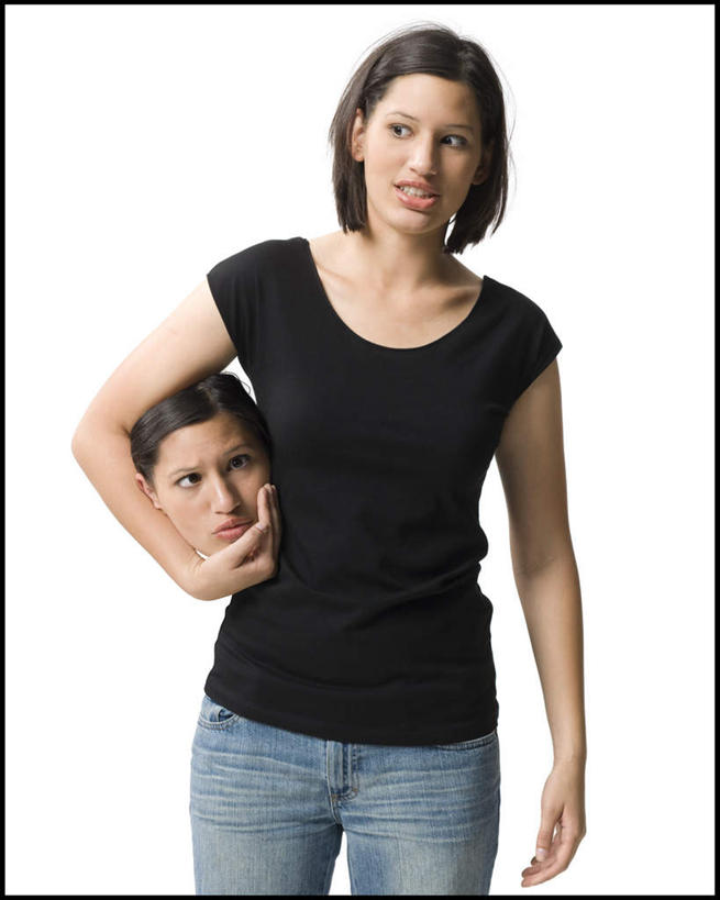 西方人,一个人,站,竖图,室内,白天,白色背景,正面,欧洲,欧洲人,仅一个年轻女性,仅一个女性,仅一个人,握,服装,裤子,注视,牛仔裤,休闲装,衣服,观察,看,站着,休闲,休闲服,握着,摄影,服饰,影棚,观看,幽默,疑惑,察看,恐怖,关注,诙谐,可怕,可骇,风趣,迷惑,迷惘,恐惧,年轻女性,女人,女性,白种人,站立,半身,彩图,影棚拍摄,拍摄