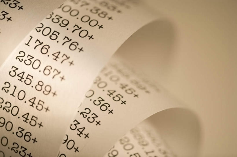 无人,横图,俯视,室内,特写,白天,静物,阴影,朦胧,模糊,反射,标志,文字,影子,字符,字母,三张,标识,排列,收银条,发票,阿拉伯文,购物收据,购物小票,摆列,阿拉伯语,阿拉伯字母,彩图,高角度拍摄,布列,分列,收据