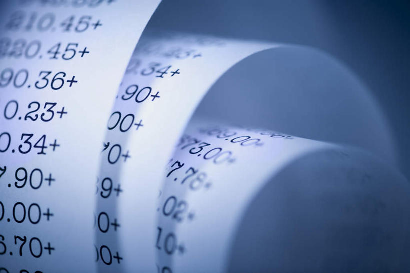 无人,横图,俯视,室内,特写,白天,静物,阴影,朦胧,模糊,反射,标志,文字,影子,字符,字母,三张,标识,排列,收银条,发票,阿拉伯文,购物收据,购物小票,摆列,阿拉伯语,阿拉伯字母,彩图,高角度拍摄,布列,分列,收据